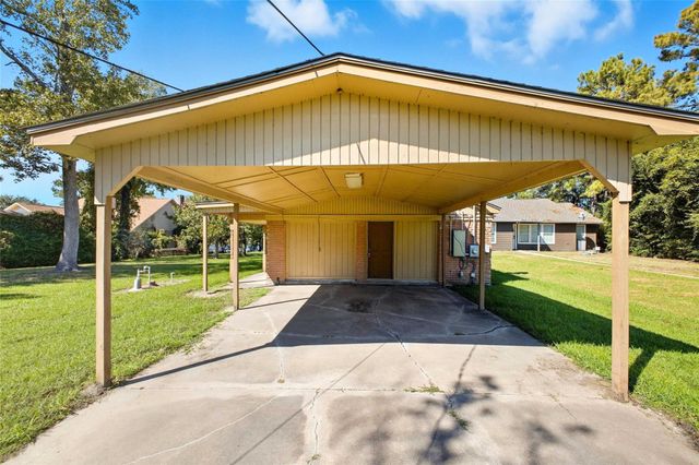 3703 Mcknight Rd, Bridge City, TX 77611