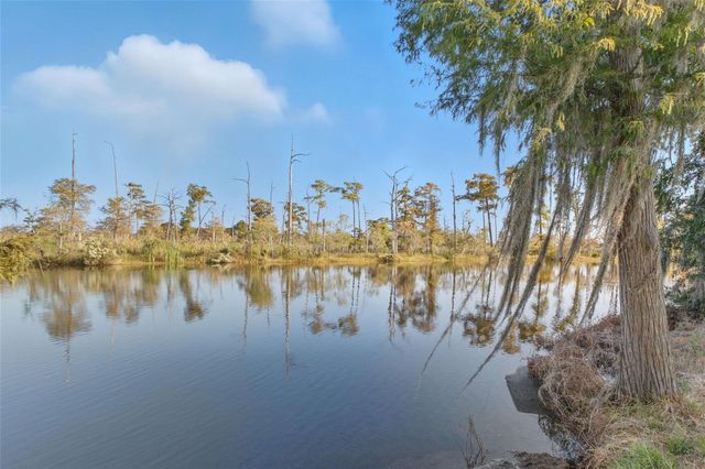 3703 Mcknight Rd, Bridge City, TX 77611