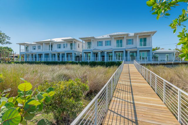 4692 SE Manatee Way, Stuart, FL 34997