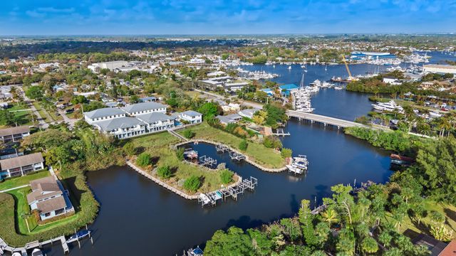 4692 SE Manatee Way, Stuart, FL 34997