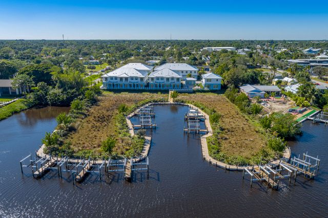 4692 SE Manatee Way, Stuart, FL 34997