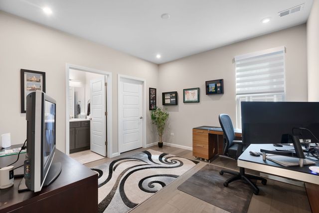 3233 Lincoln Prairie Boulevard, Aurora, IL 60503