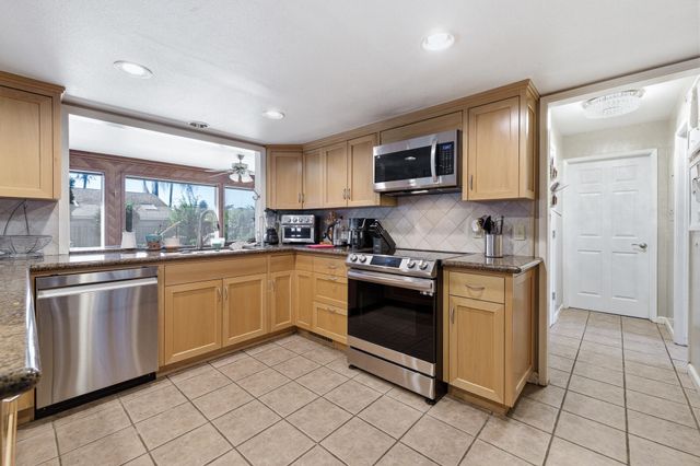 1233 Redwood Lane, Selma, CA 93662