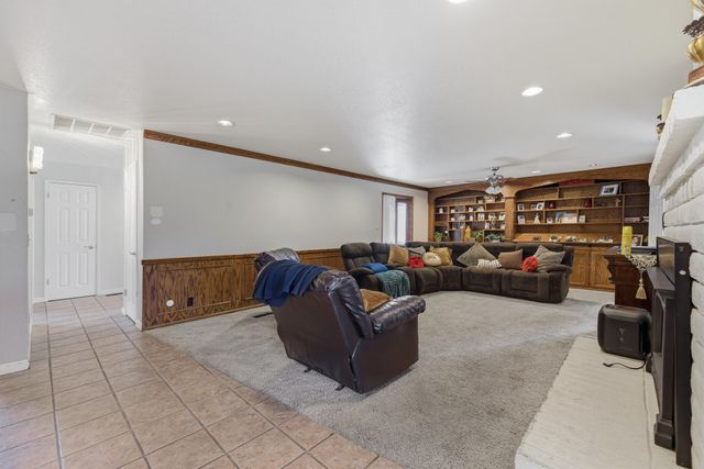 1233 Redwood Lane, Selma, CA 93662