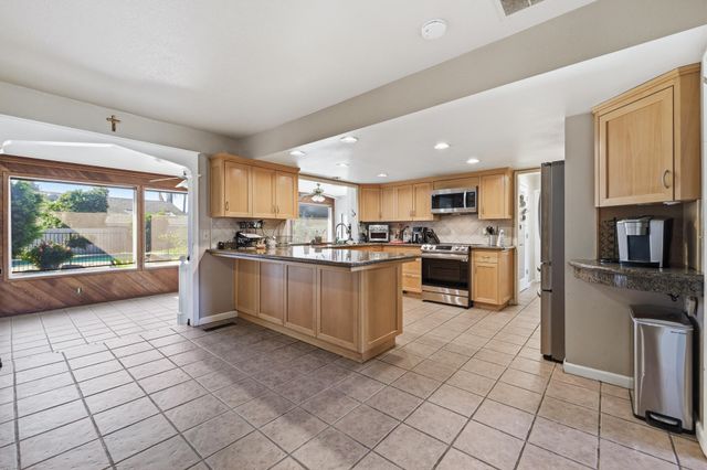 1233 Redwood Lane, Selma, CA 93662