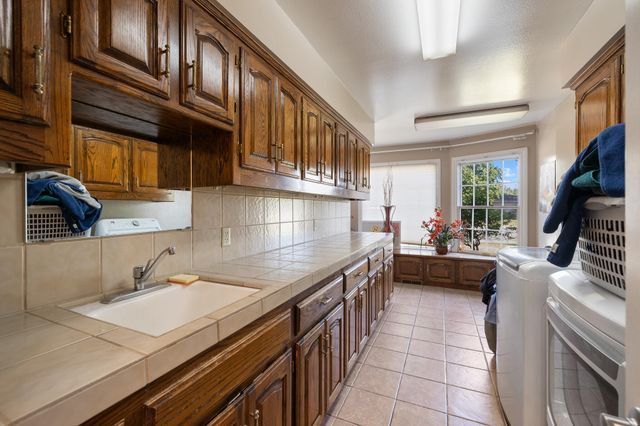 1233 Redwood Lane, Selma, CA 93662