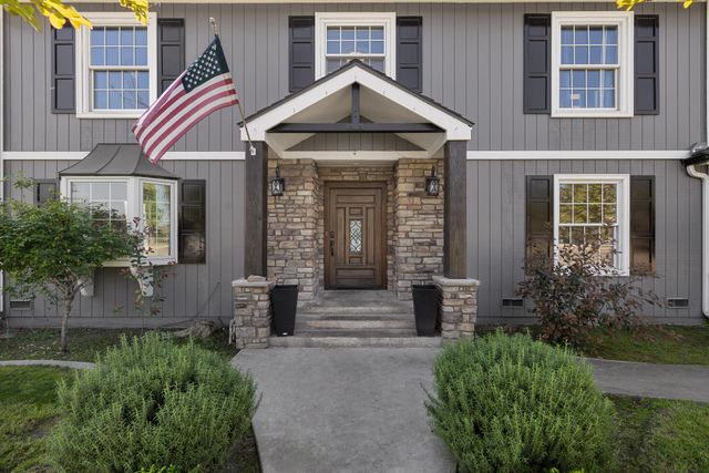 1233 Redwood Lane, Selma, CA 93662