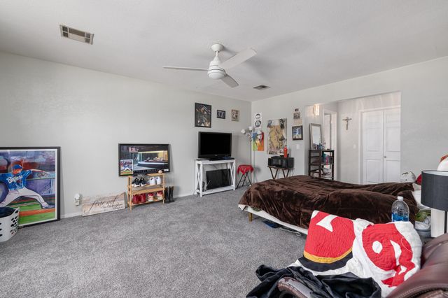 1233 Redwood Lane, Selma, CA 93662