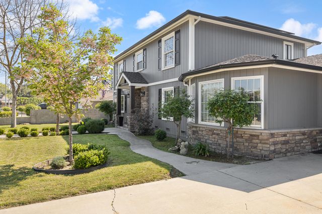 1233 Redwood Lane, Selma, CA 93662