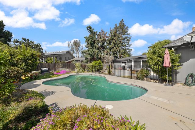 1233 Redwood Lane, Selma, CA 93662