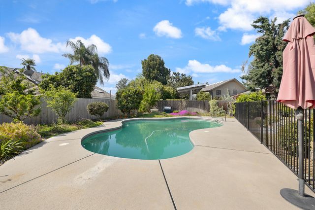 1233 Redwood Lane, Selma, CA 93662