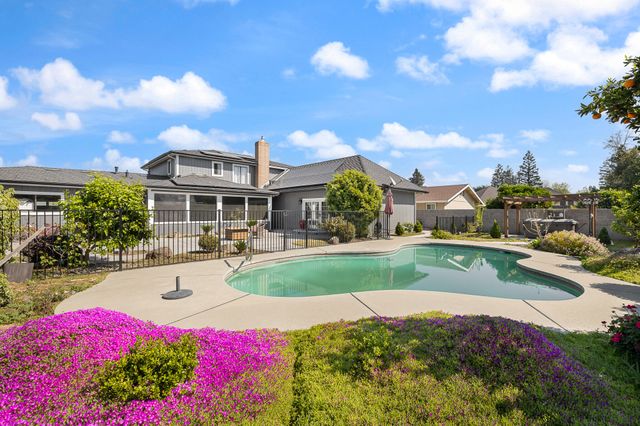 1233 Redwood Lane, Selma, CA 93662