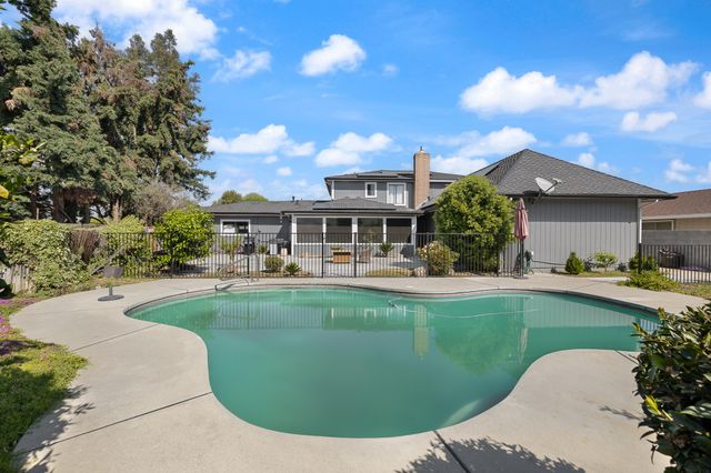 1233 Redwood Lane, Selma, CA 93662