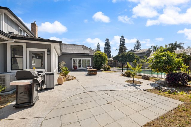 1233 Redwood Lane, Selma, CA 93662