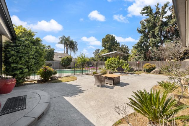 1233 Redwood Lane, Selma, CA 93662