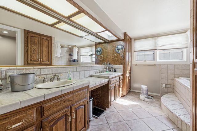 1233 Redwood Lane, Selma, CA 93662