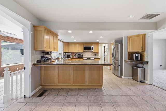 1233 Redwood Lane, Selma, CA 93662