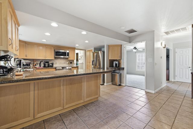 1233 Redwood Lane, Selma, CA 93662