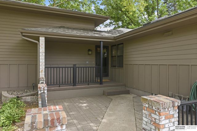 4115 N Post Road, Omaha, NE 68112