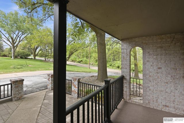4115 N Post Road, Omaha, NE 68112