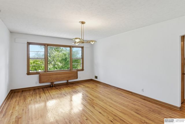 4115 N Post Road, Omaha, NE 68112