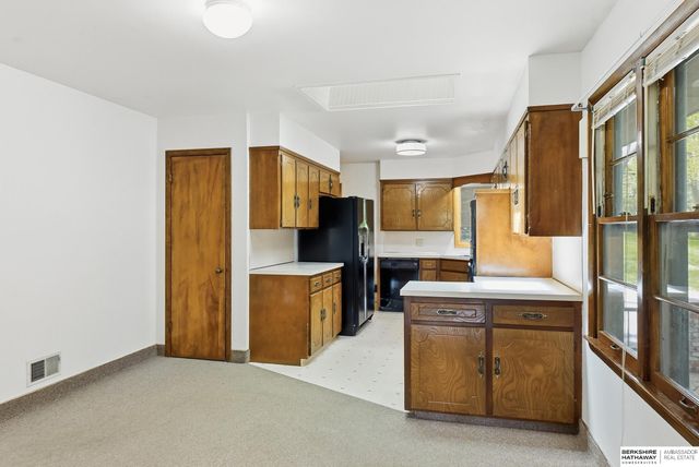 4115 N Post Road, Omaha, NE 68112
