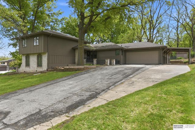 4115 N Post Road, Omaha, NE 68112
