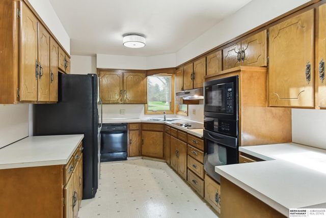 4115 N Post Road, Omaha, NE 68112