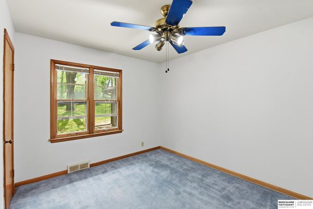 4115 N Post Road, Omaha, NE 68112