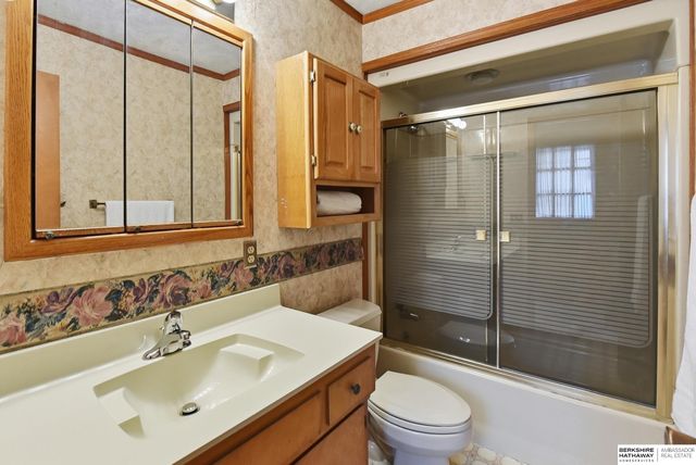 4115 N Post Road, Omaha, NE 68112