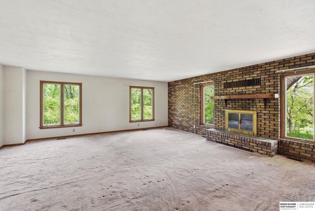 4115 N Post Road, Omaha, NE 68112