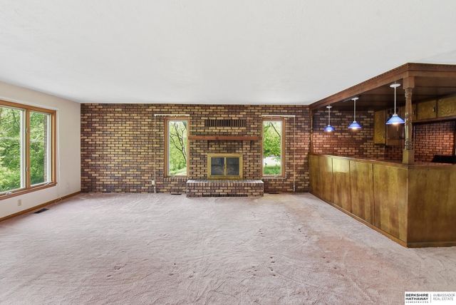 4115 N Post Road, Omaha, NE 68112