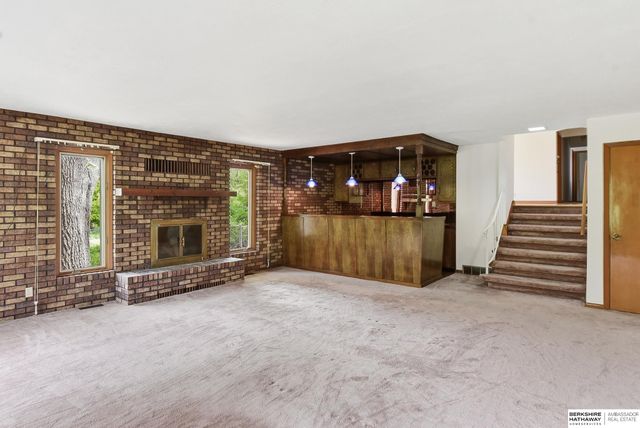 4115 N Post Road, Omaha, NE 68112