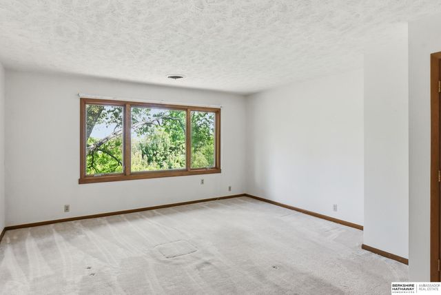 4115 N Post Road, Omaha, NE 68112