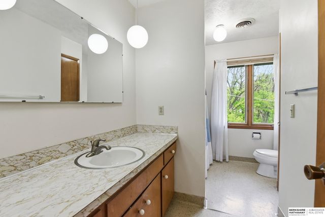 4115 N Post Road, Omaha, NE 68112