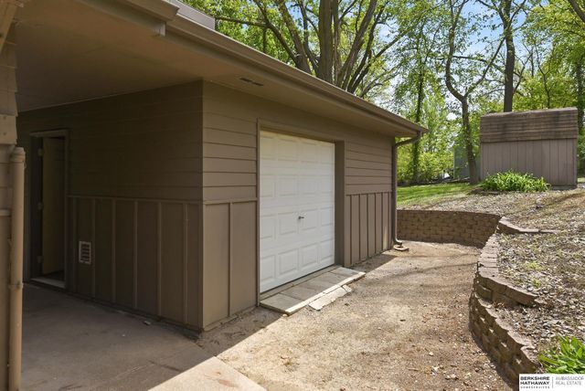 4115 N Post Road, Omaha, NE 68112