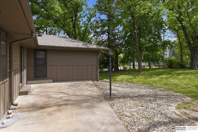 4115 N Post Road, Omaha, NE 68112