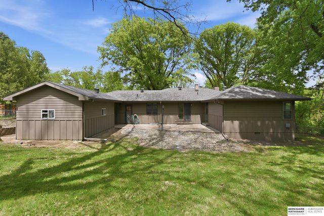 4115 N Post Road, Omaha, NE 68112