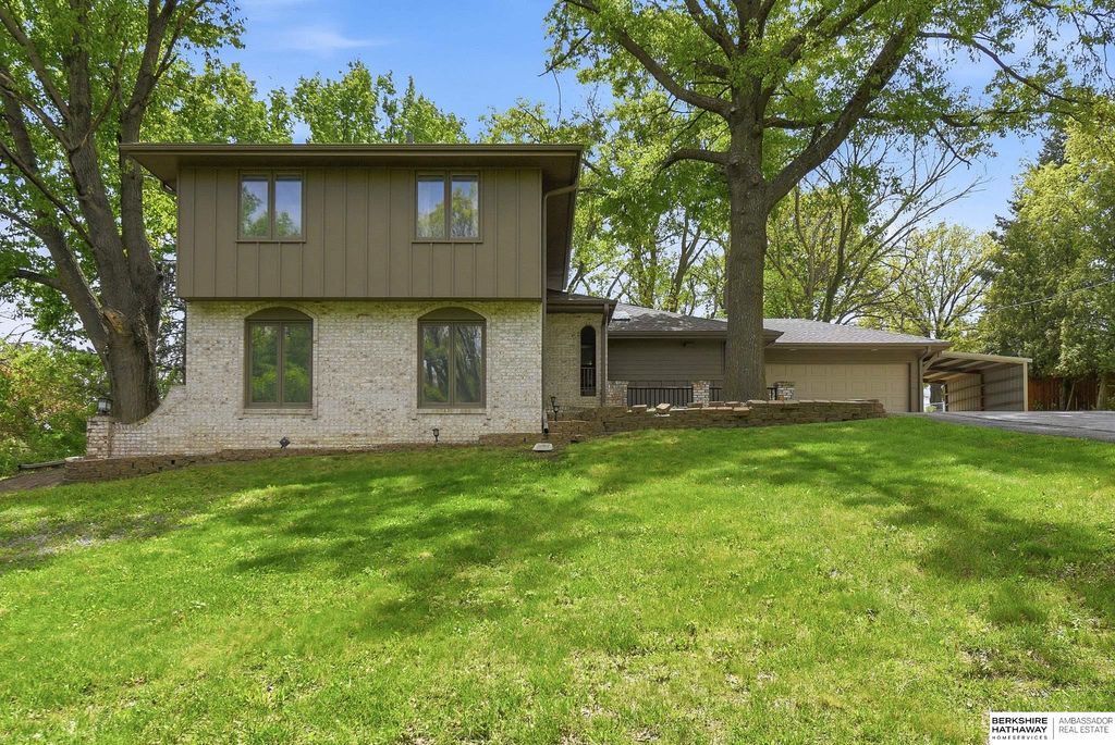 4115 N Post Road, Omaha, NE 68112