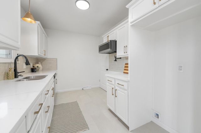 7815 W Nantucket St, Wichita, KS 67212