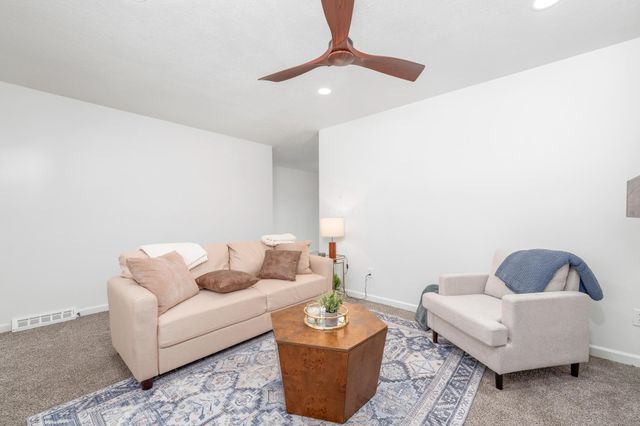 7815 W Nantucket St, Wichita, KS 67212