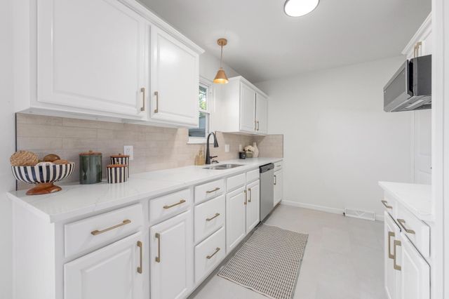 7815 W Nantucket St, Wichita, KS 67212