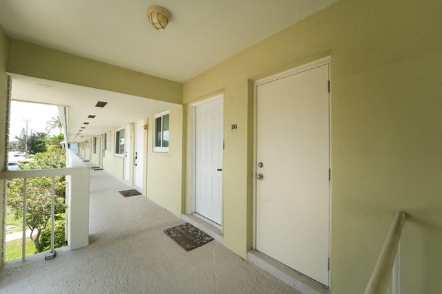 2311 NE 36th Street NE 2G, Lighthouse Point, FL 33064
