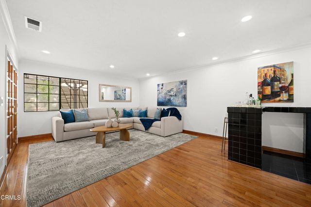 3851 4th Avenue, Glendale, CA 91214