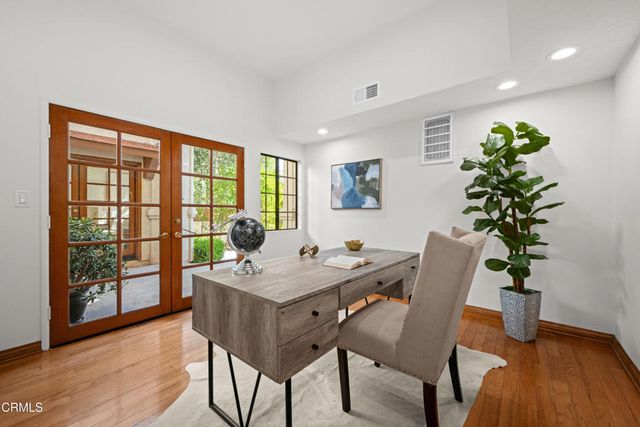 3851 4th Avenue, Glendale, CA 91214