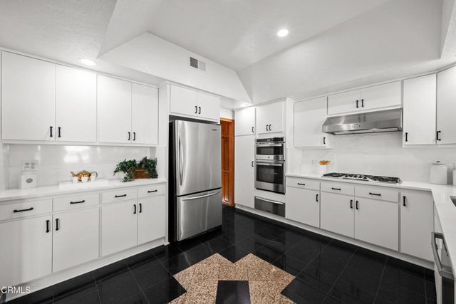 3851 4th Avenue, Glendale, CA 91214