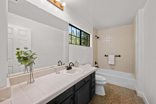 3851 4th Avenue, Glendale, CA 91214