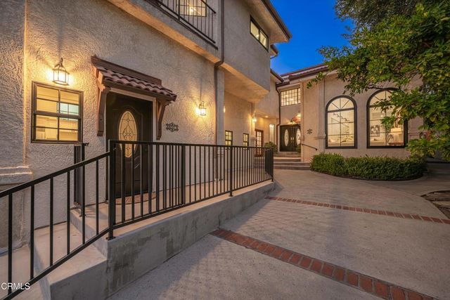 3851 4th Avenue, Glendale, CA 91214