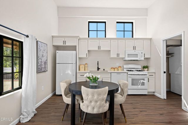 3851 4th Avenue, Glendale, CA 91214