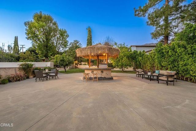 3851 4th Avenue, Glendale, CA 91214